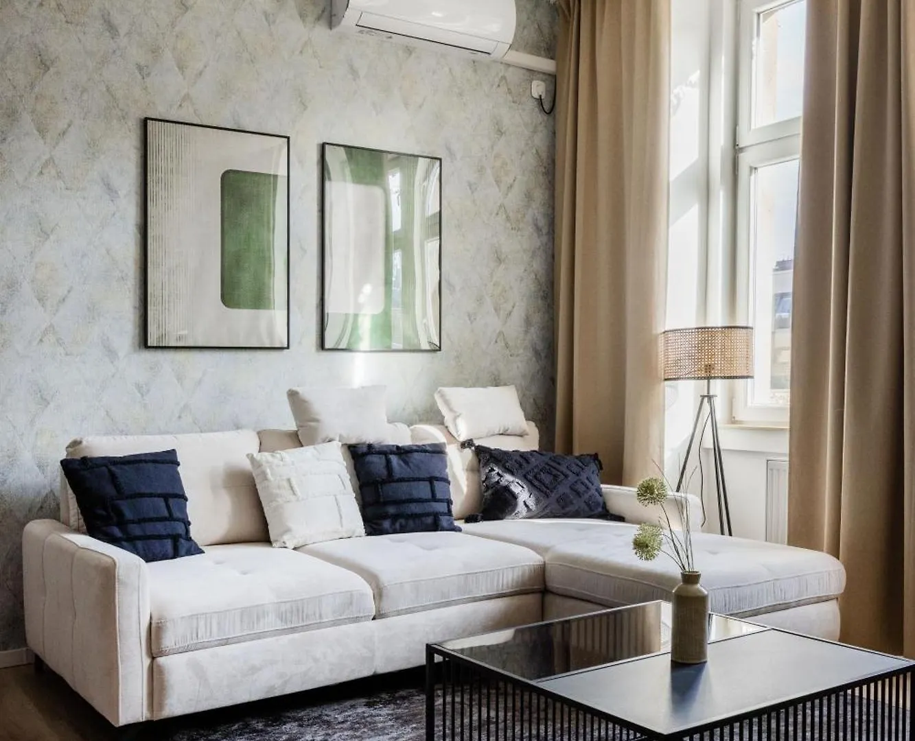 Stylish City Escape Budapest Apartment